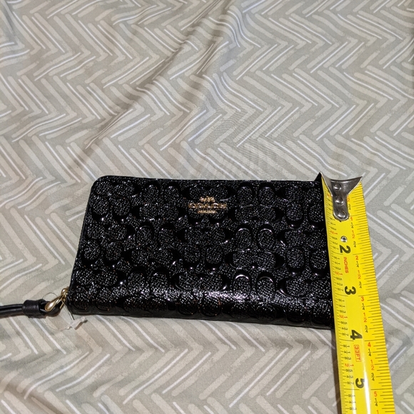 NWT COACH WRISTLET - Picture 5 of 9